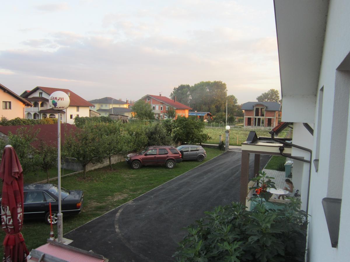 Pansion Laktasi Hostel Exterior photo